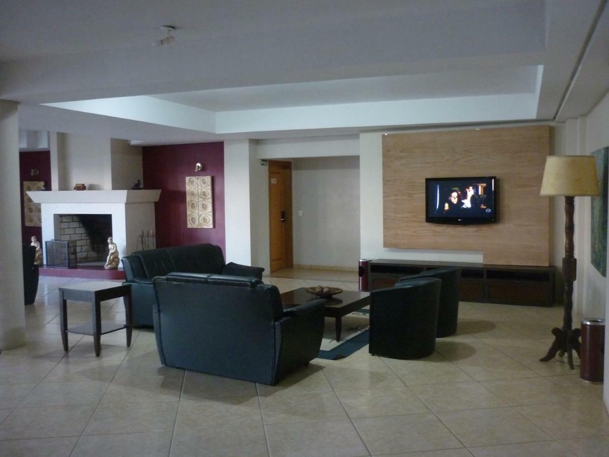 De Rose Hotel 2*